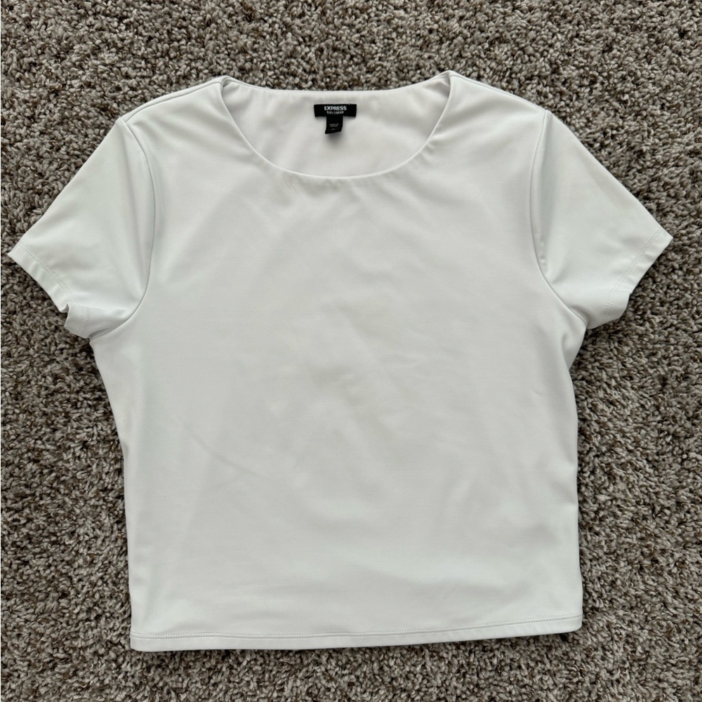 Express Body Contour Tee, size M